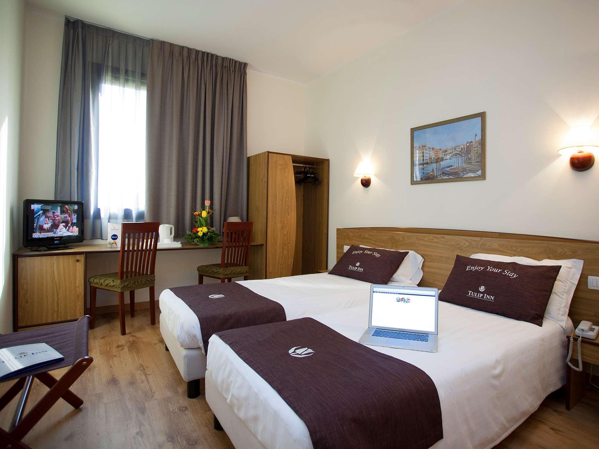 Tulip Inn Padova Bagian luar foto