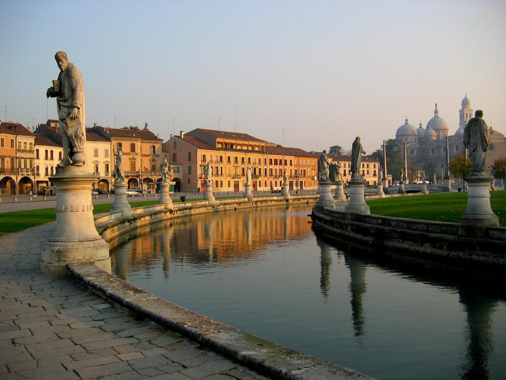 Tulip Inn Padova Bagian luar foto